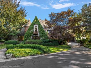 49016 Point Lakeview Dr, Chesterfield, MI 48047