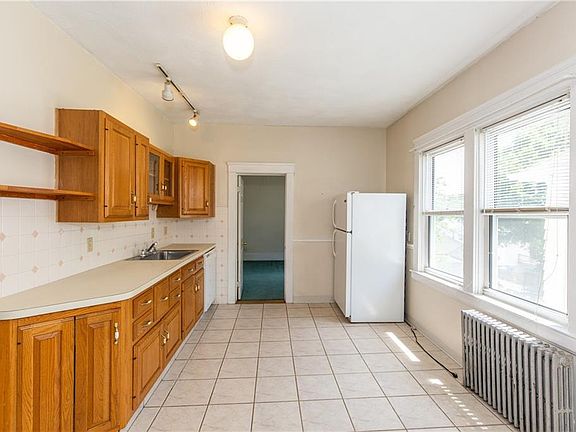 2nd image of 618 Laurel Hill Ave