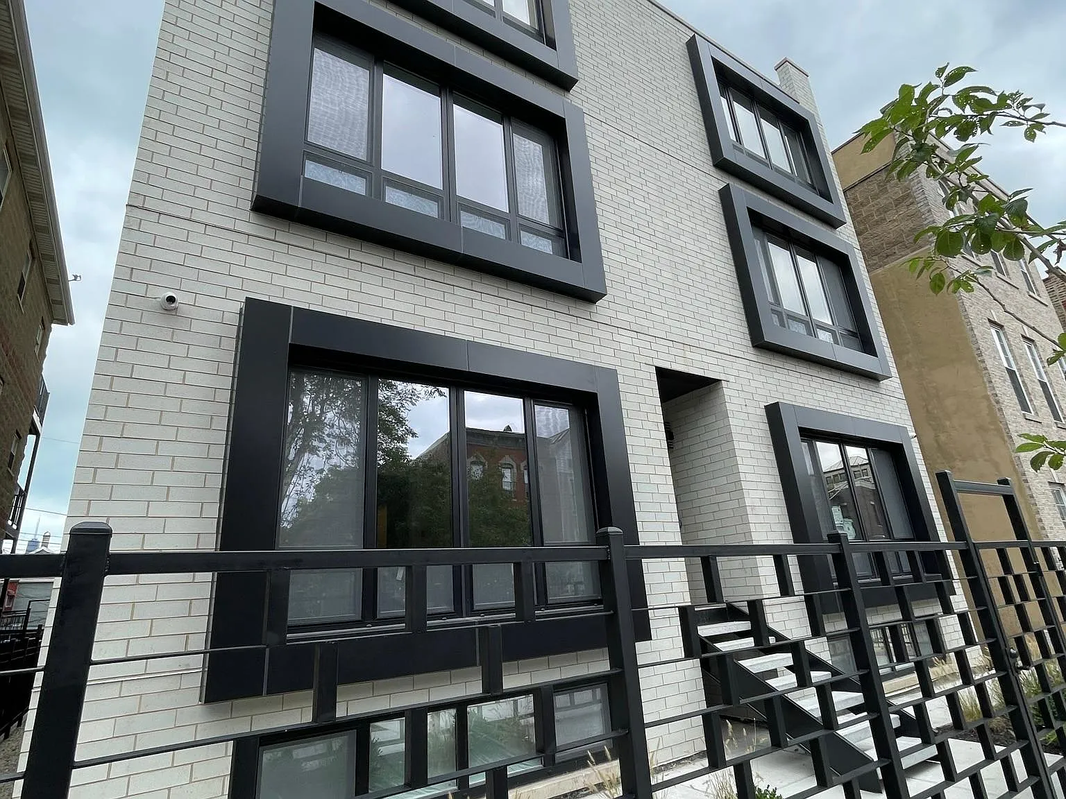 721 N Elizabeth St — Photo 2