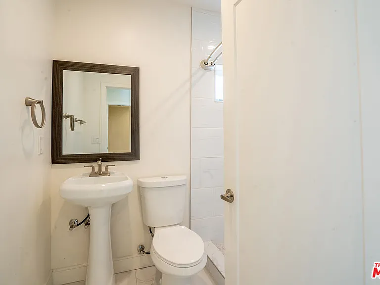 608 1/2 N Gramercy Pl — Photo 7