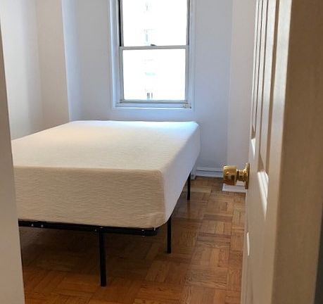 5th image of 100 W 57th St APT 4F