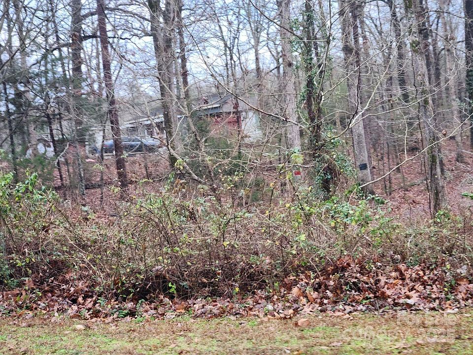 2nd image of 453 Lancaster Estate Rd