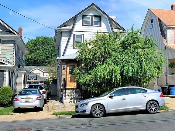 2nd image of 555 Metropolitan Ave