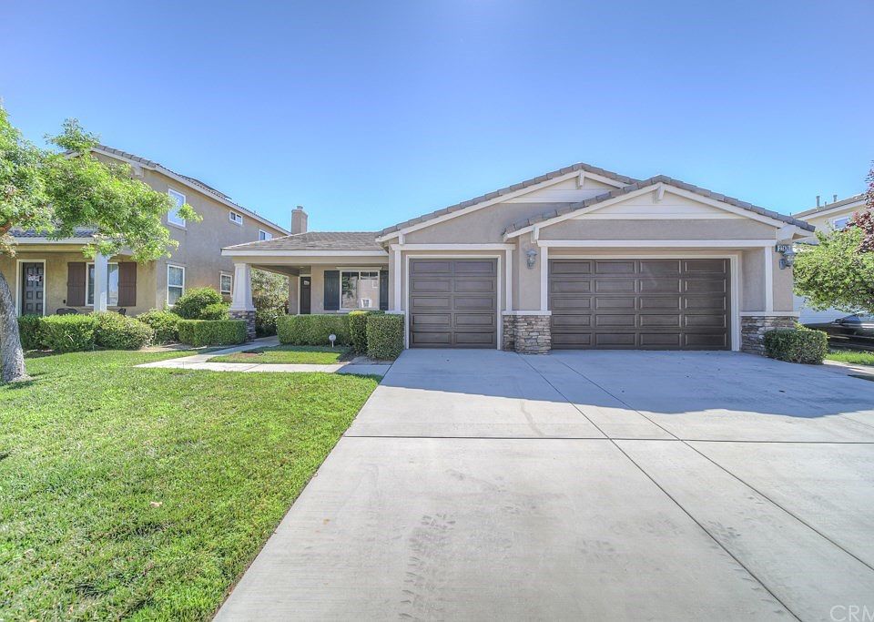 1st image of 27874 Lakes Landing Dr