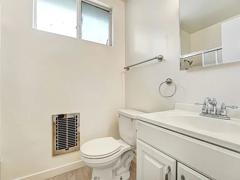 10900 Santa Monica Blvd, prime Westwood! — Photo 14