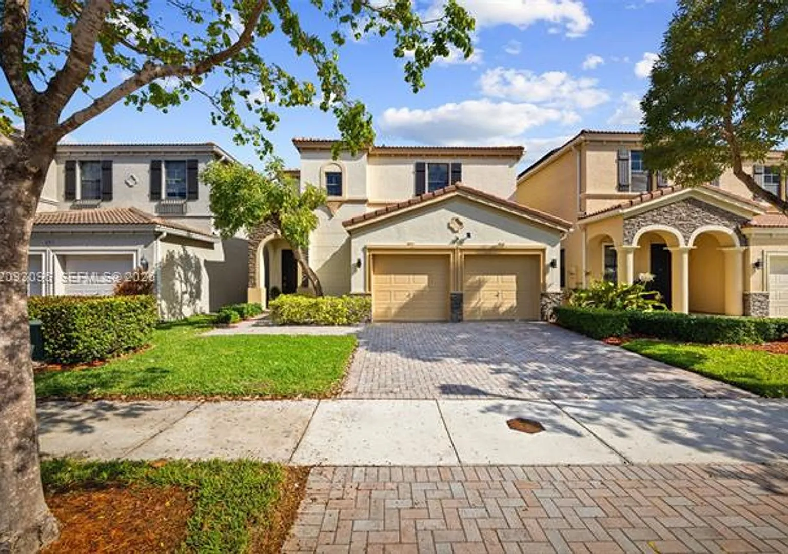 697 NE 193rd Ter # 697, Miami, FL 33179 — Photo 3