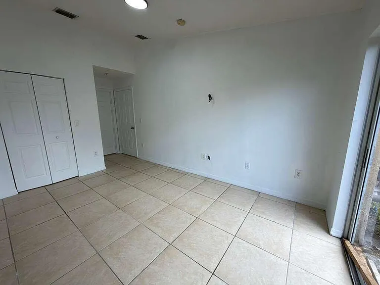 3842 SW 48th Ave — Photo 10