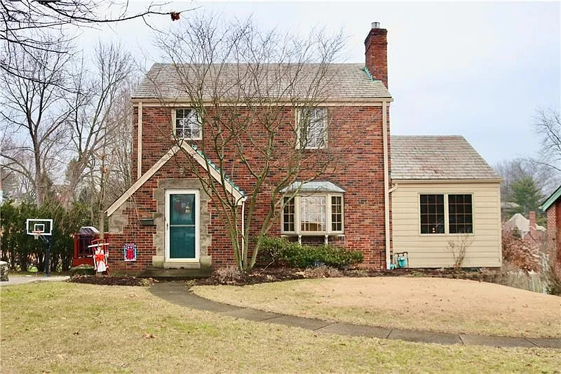 553 Oxford Blvd photo 1