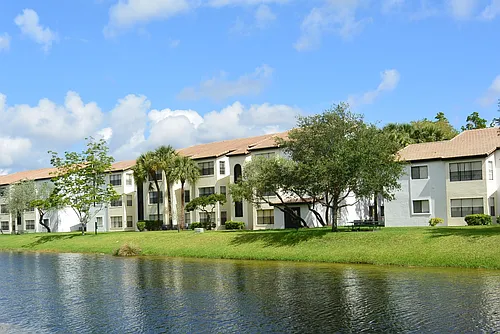 Innovo Living on Sunrise Photo 1
