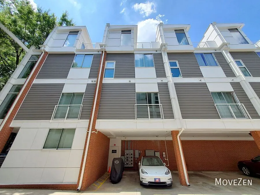 295 McDonald Ave Charlotte NC 28203 Rooftop deck, open living space, and tons of natural light! — Photo 4