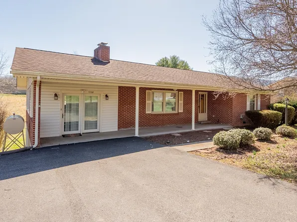 1508 Overton Dr, Pulaski, VA 24301