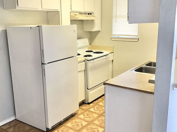 5th image of 1051 Gillette Blvd APT 202