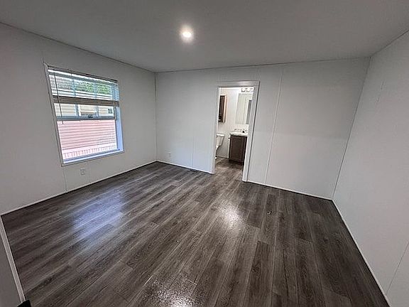 4th image of 388 Maplewood Dr #388