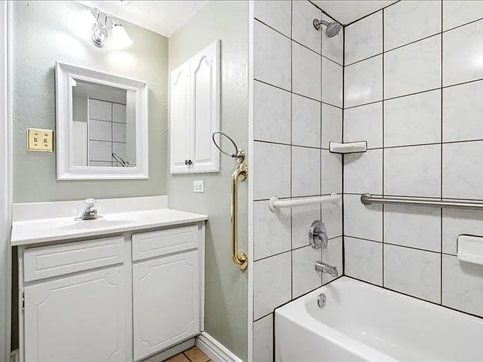 1001 N Main St — Photo 25