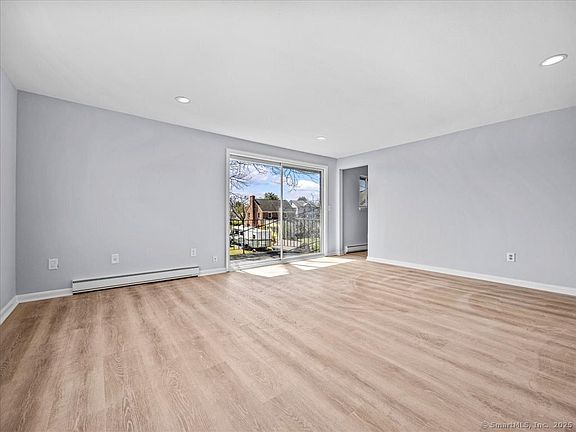 4th image of 98 Carlton St APT 101
