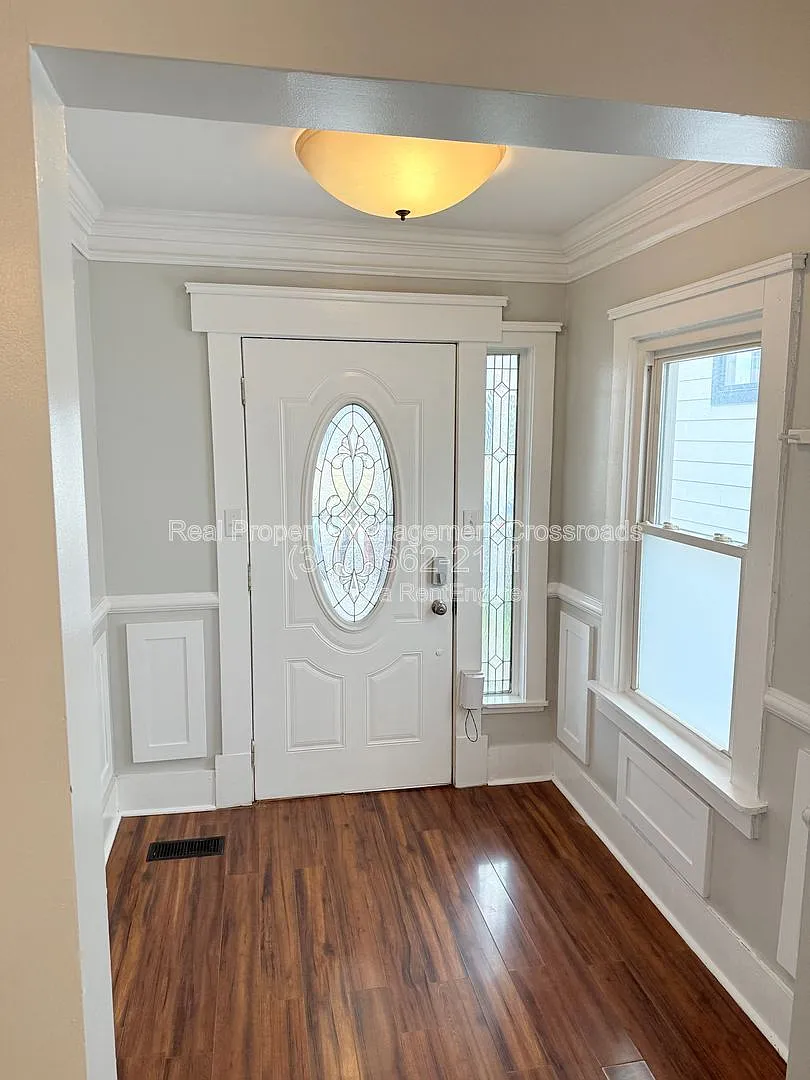 4 bed, 2.5 bath, 2700 sqft, $2,495 — Photo 4