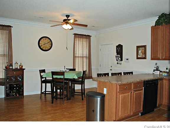 5th image of 208 Tarrington Dr