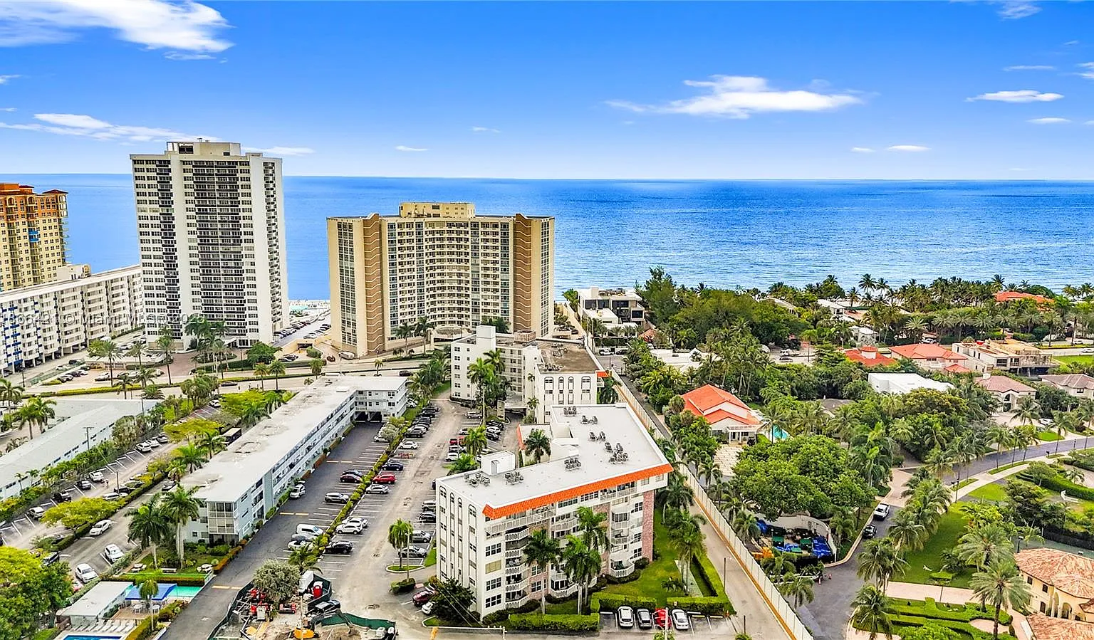 1 bed, 1.5 bath, 850 sqft, $1,900 — Photo 2