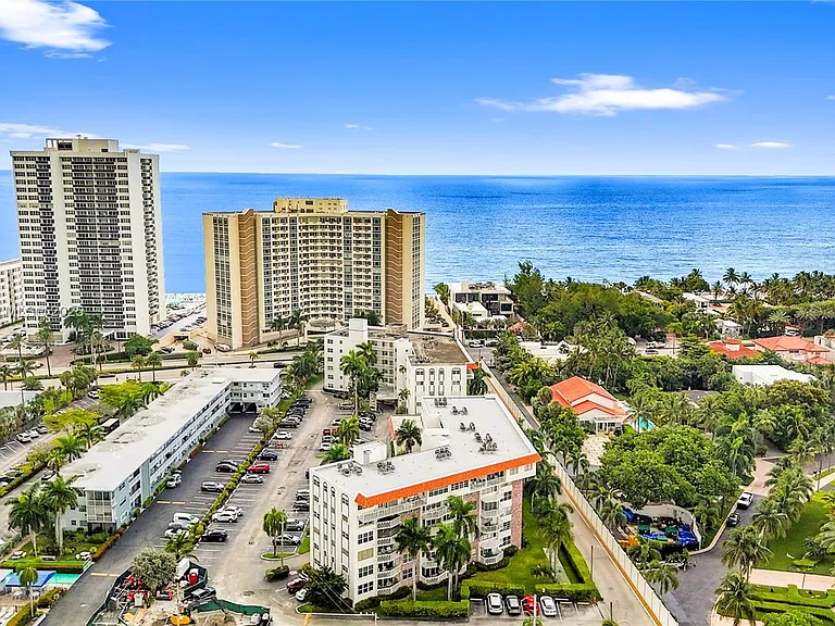3181 S Ocean Dr — Photo 2