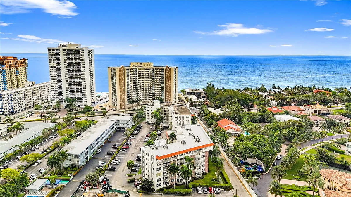 Building Photo - 3181 S Ocean Dr