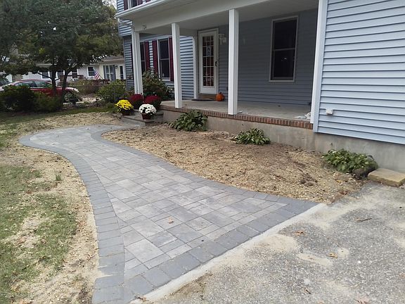5th image of 724 Elizabeth Ave