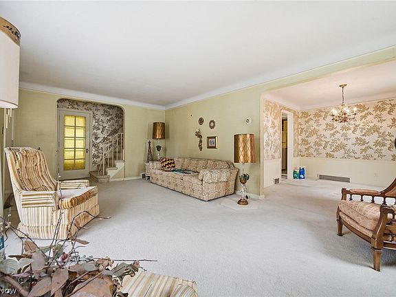 5th image of 3067 W 137th St