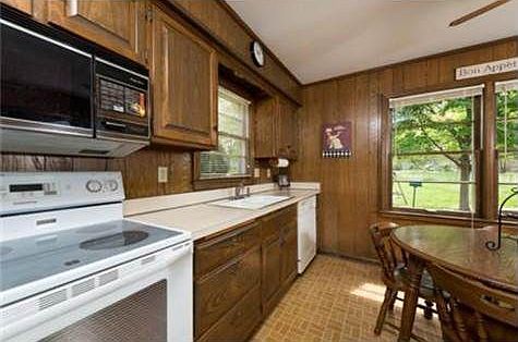 5th image of 9511 Farley Cir