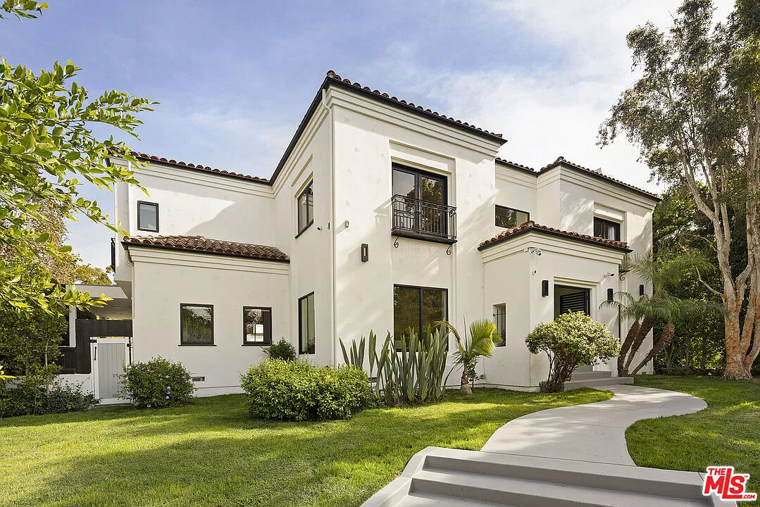 7 bed, 8.0 bath, 7030 sqft, $30,000 — Photo 4