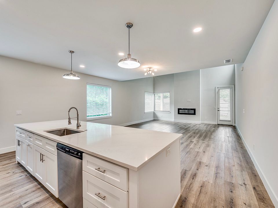 1st image of 421 Athenia Dr #421