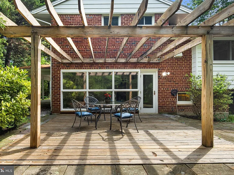 6523 Kerns Rd — Photo 40