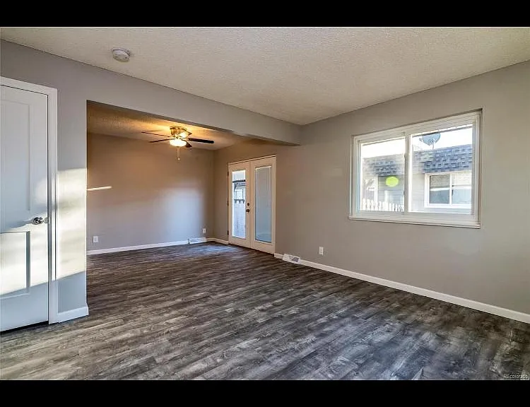1135 S Oneida St #B — Photo 11