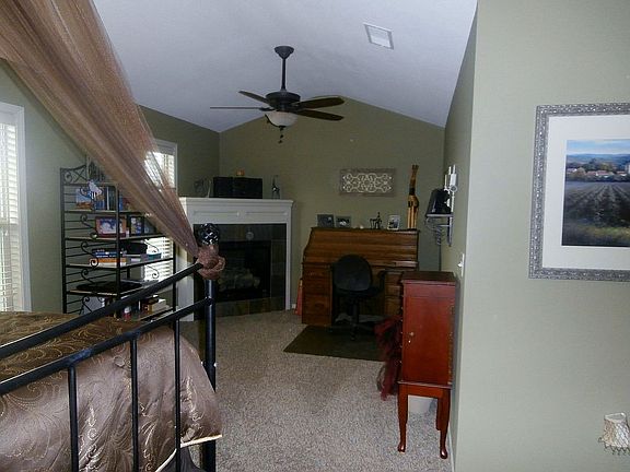 Sitting room with fireplace