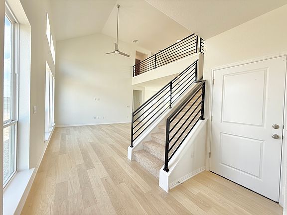 2nd image of 476 Young St