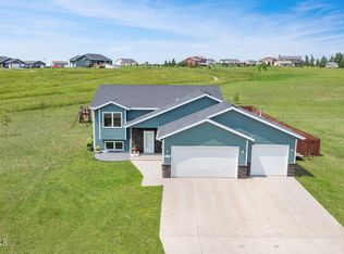 6908 Tiffany Dr, Bismarck, ND 58504