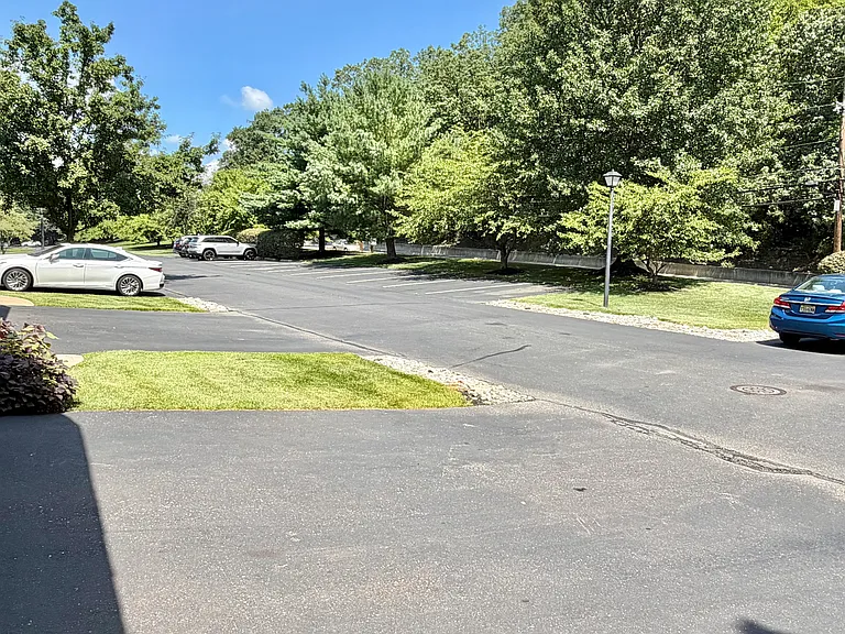 771 Chanticleer — Photo 3