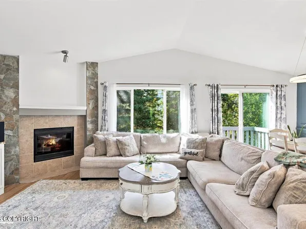 20248 Glacier Park Cir, Eagle River, AK 99577