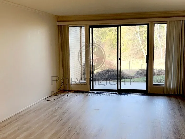 La Villa Apartments — Photo 16