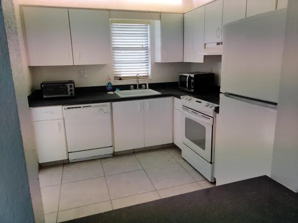 9235 SW 8th St APT 402, Boca Raton, FL 33428