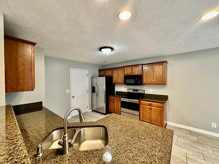 942 Cobbler Dr — Photo 4