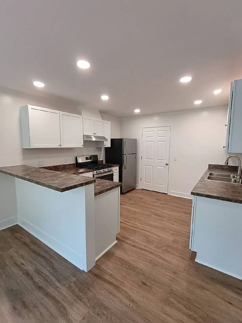 808 Sherman St. — Photo 3