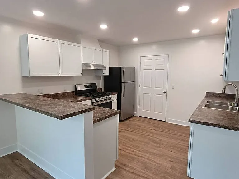 808 Sherman St — Photo 3