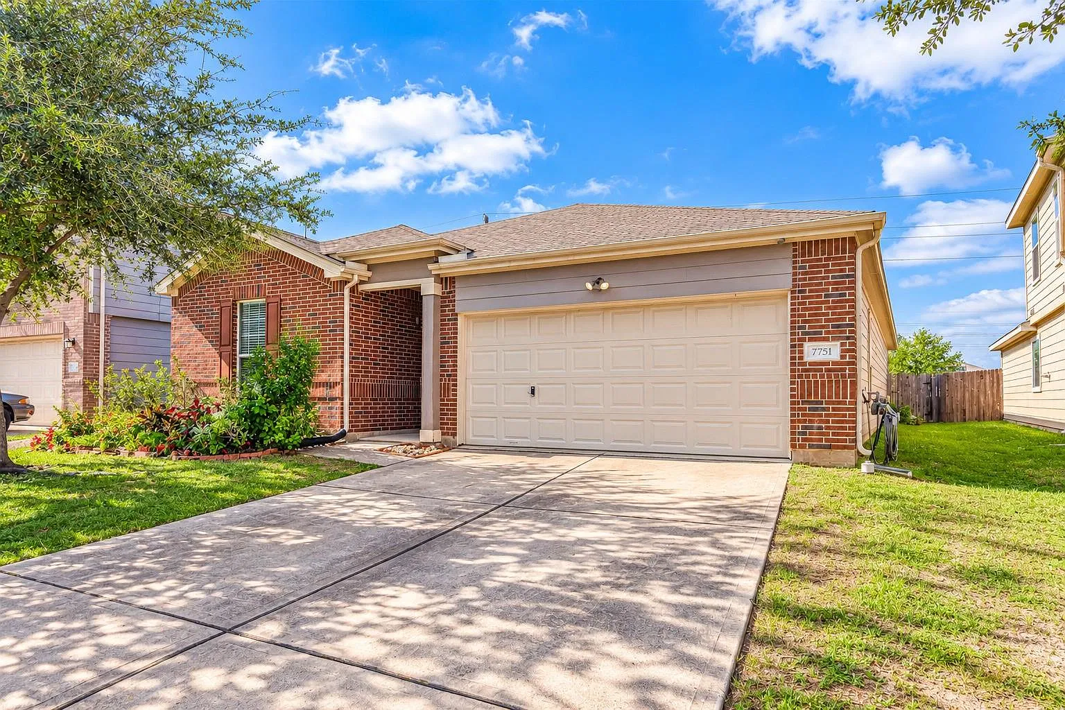 5 bed, 2.0 bath, 2498 sqft, $2,250 — Photo 4
