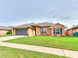 11617 SW 10th St, Yukon, OK 73099