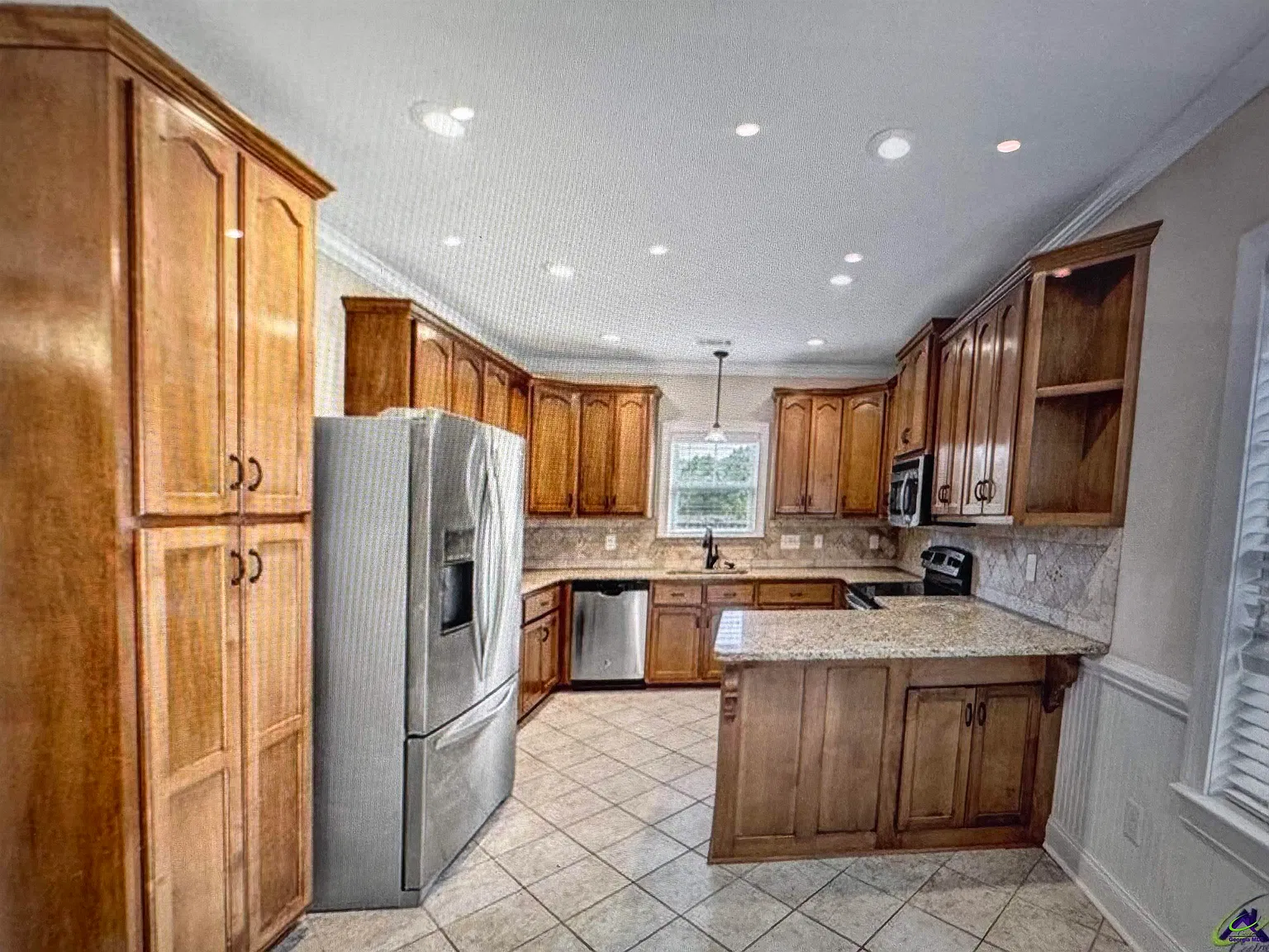3 bed, 2.0 bath, 1645 sqft, $2,100 — Photo 4