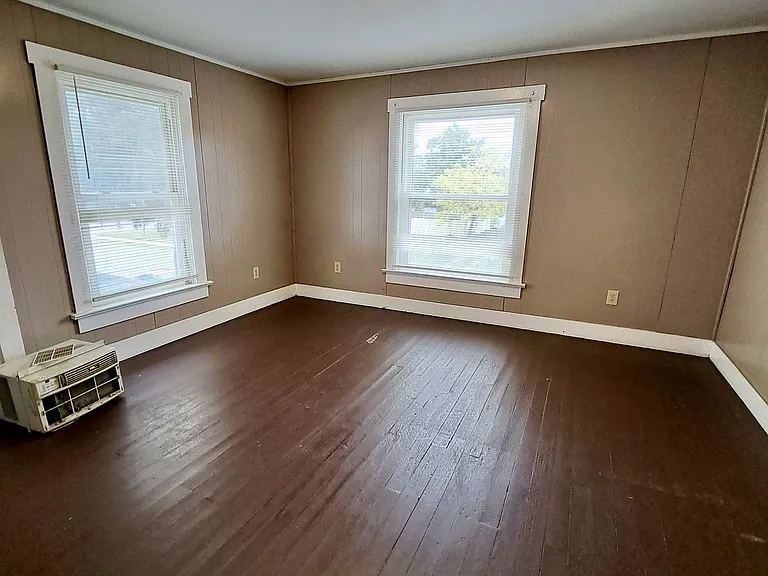 316 N Jackson St — Photo 9