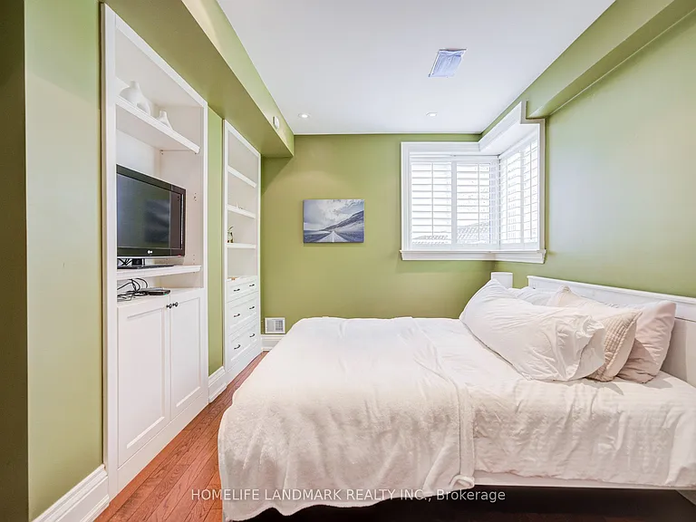 102 Stratford Cres — Photo 42