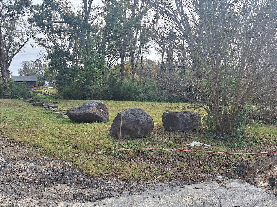 2nd image of 1438 America St