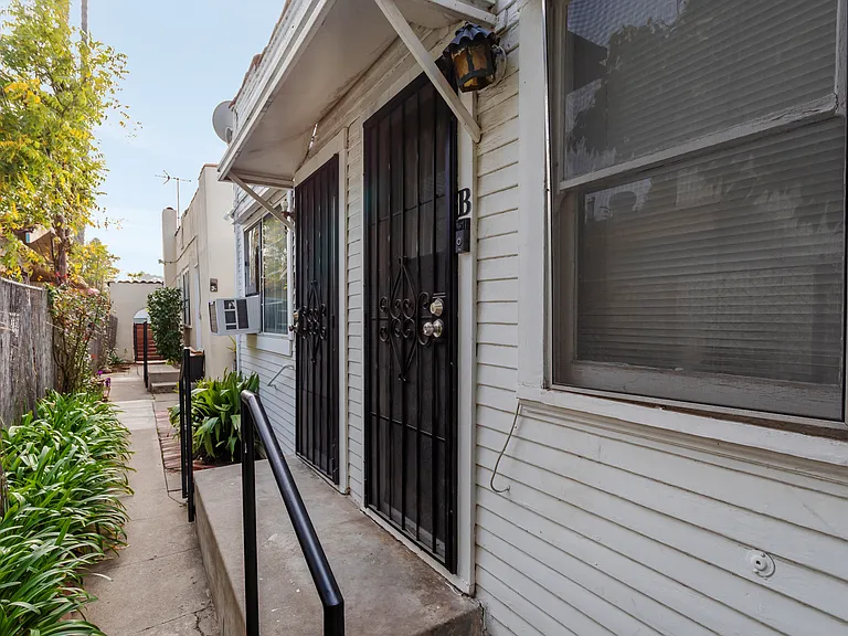 653 Flower Ave #B — Photo 18