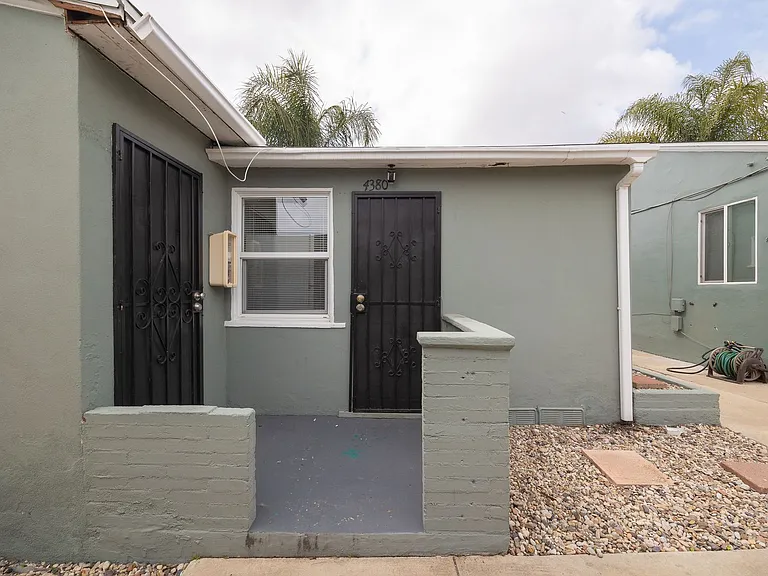 4380 McClintock St — Photo 2