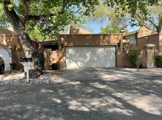 3045 Sombra Del Rio NW, Albuquerque, NM 87107